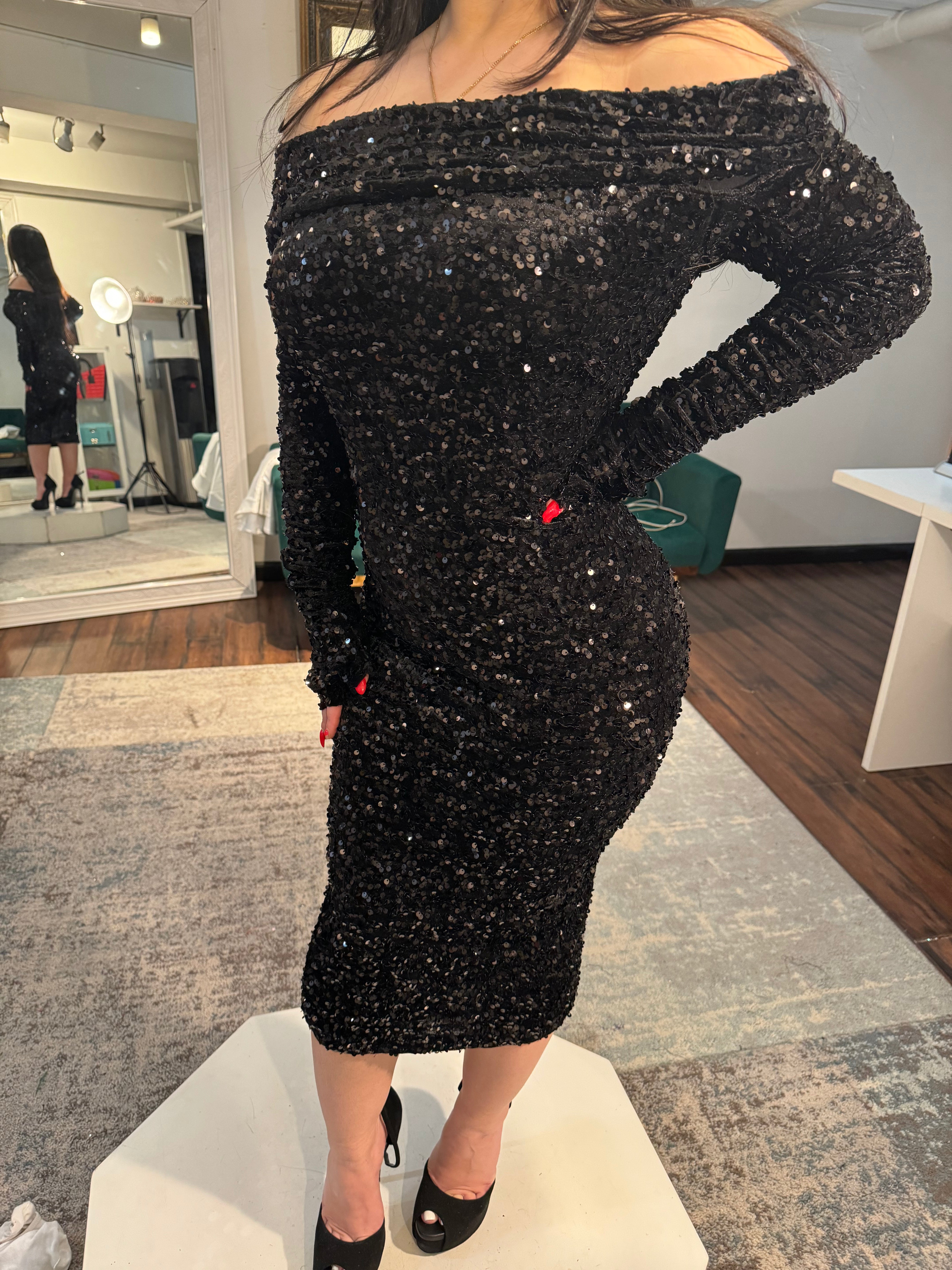 Gresa's Velvet Sequins Dress