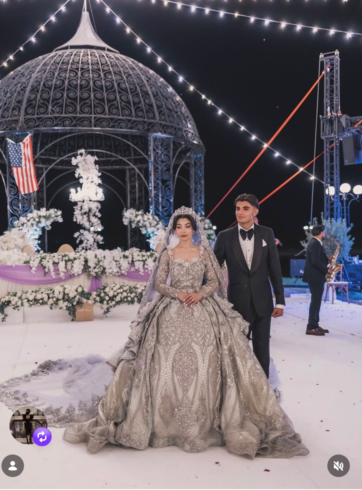 ELIZABETH'S WEDDING DRESS